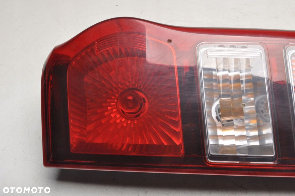 ISUZU D-MAX II LAMPA PRAWA TYLNA PRAWY TYŁ - 4