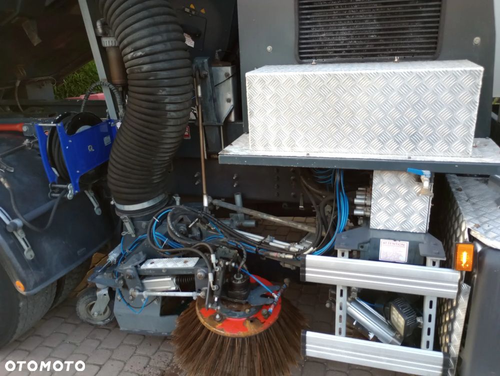 Scania P250 Euro-6 Zamiatarka Brock SL280 Mercedes - 10