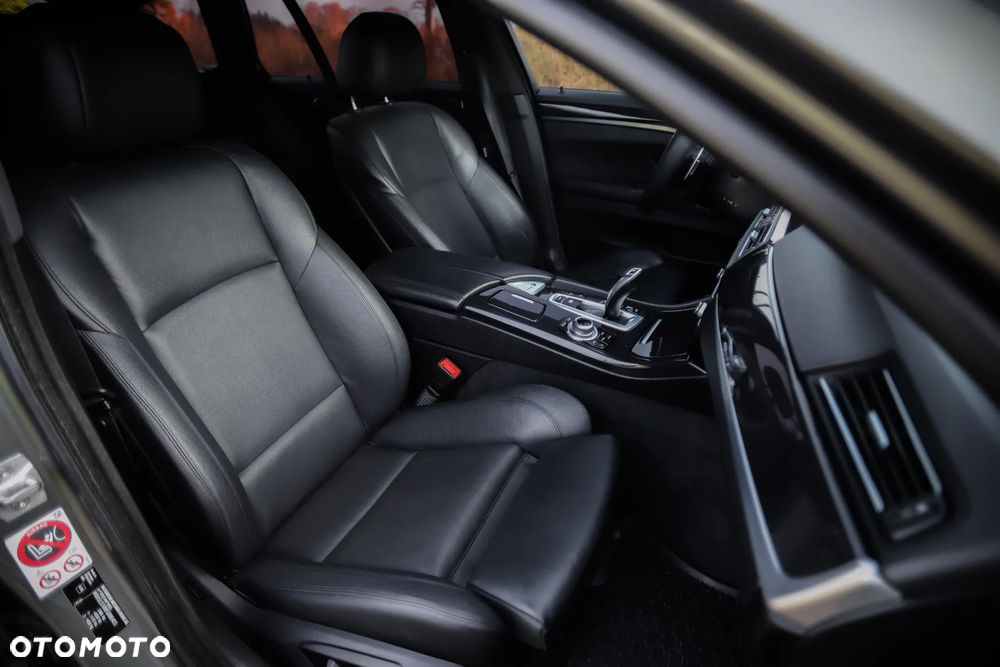 BMW Seria 5 520d xDrive - 6