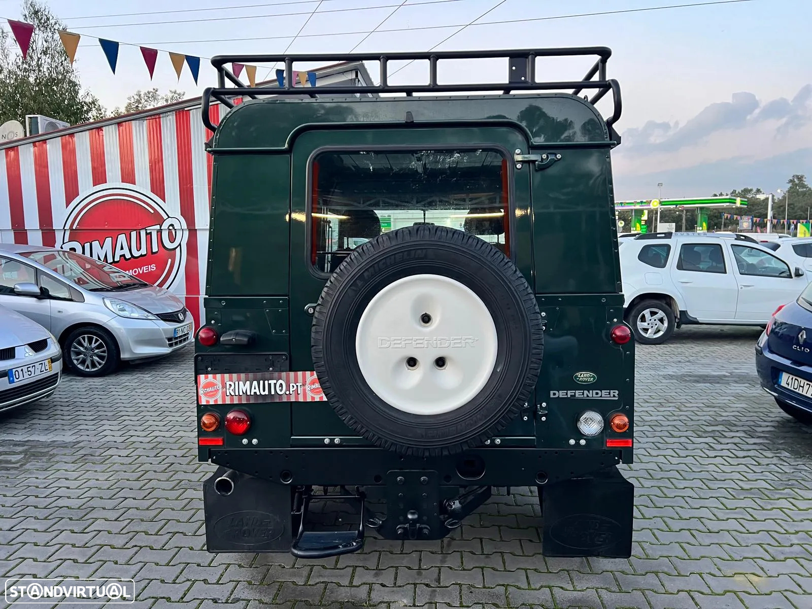 Land Rover Defender - 4