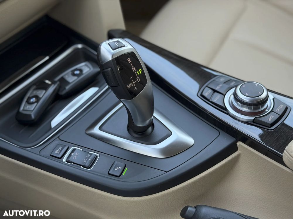 BMW Seria 3 318d Aut. Luxury Line - 27