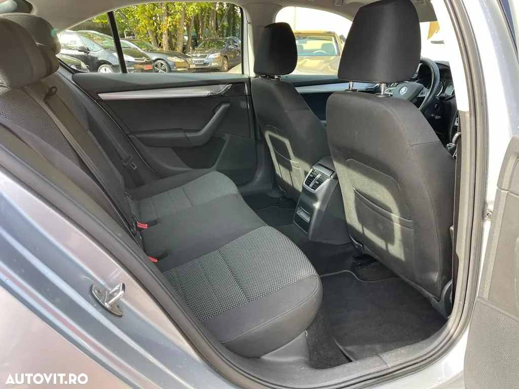 Skoda Octavia 1.6 TDI Business DSG - 7
