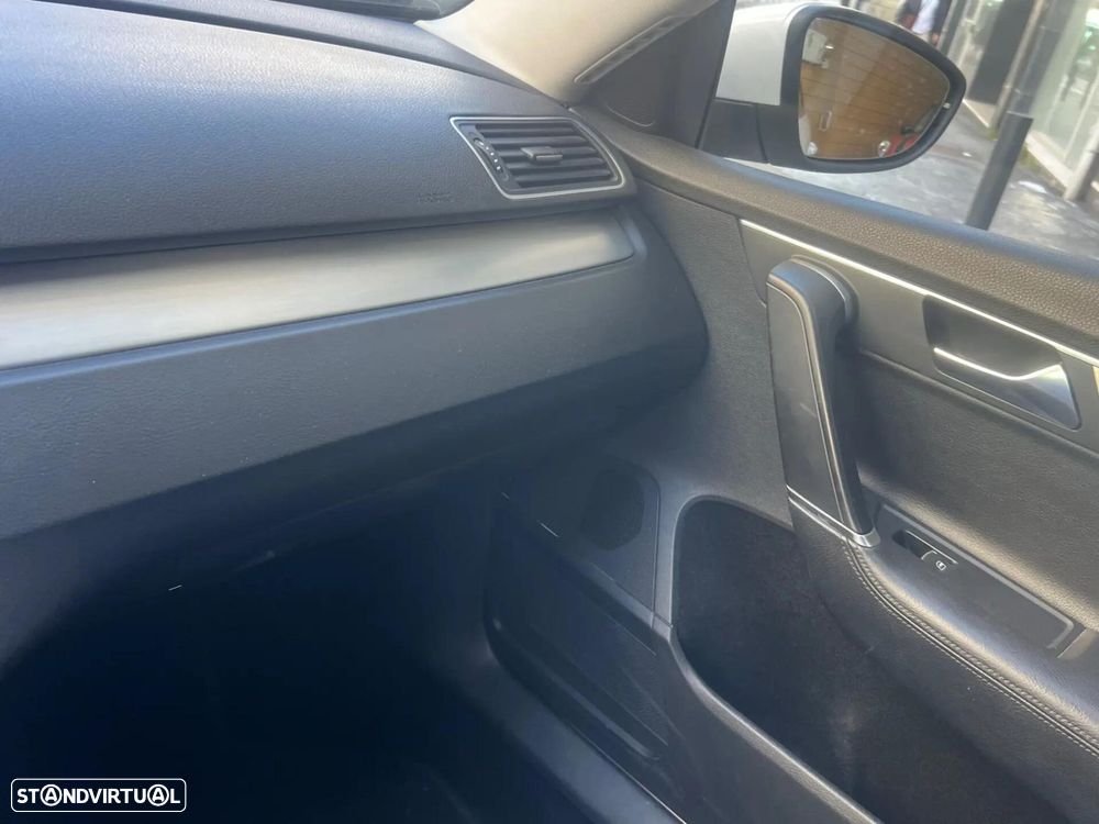 VW Passat Variant 2.0 Blue TDI DSG SCR Highline - 23