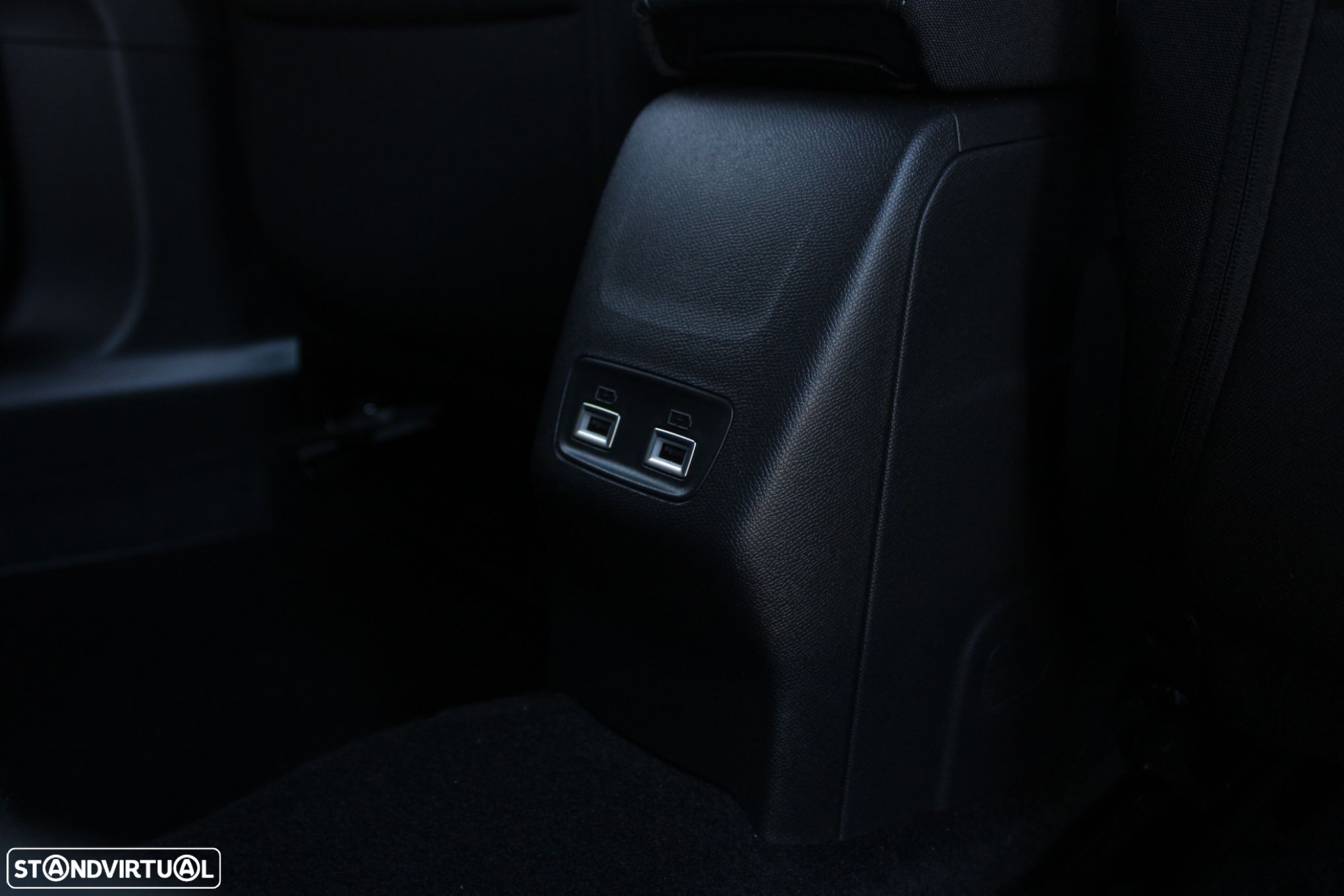 Peugeot e-2008 50 kWh Allure Pack - 39