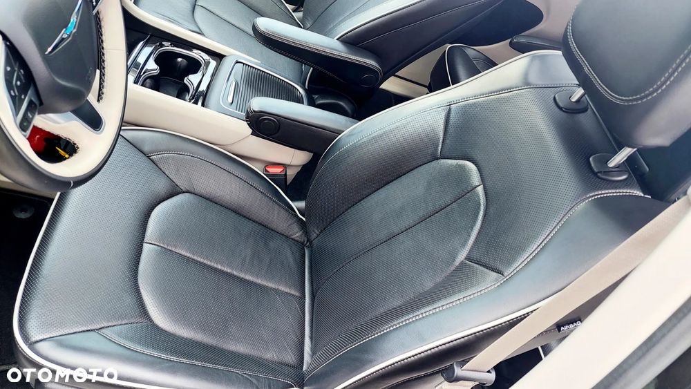 Chrysler Pacifica - 18