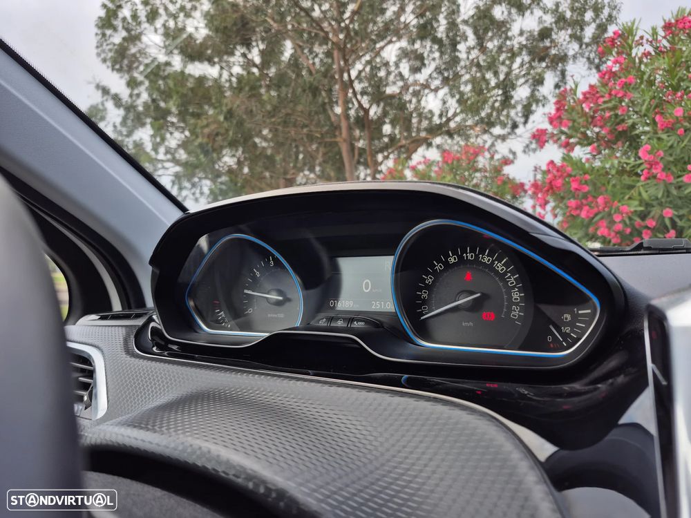 Peugeot 2008 1.2 PureTech Allure EAT6 - 16