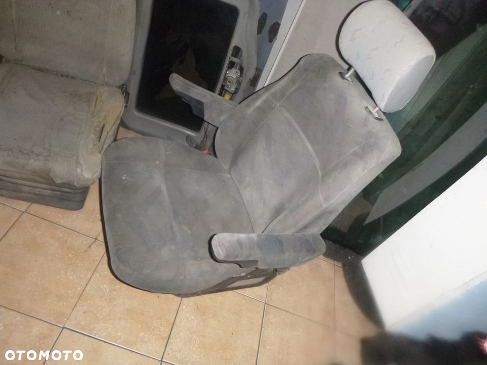 FOTEL KIEROWCY VW T4 Z PODŁOKIETNIKIEM - 2