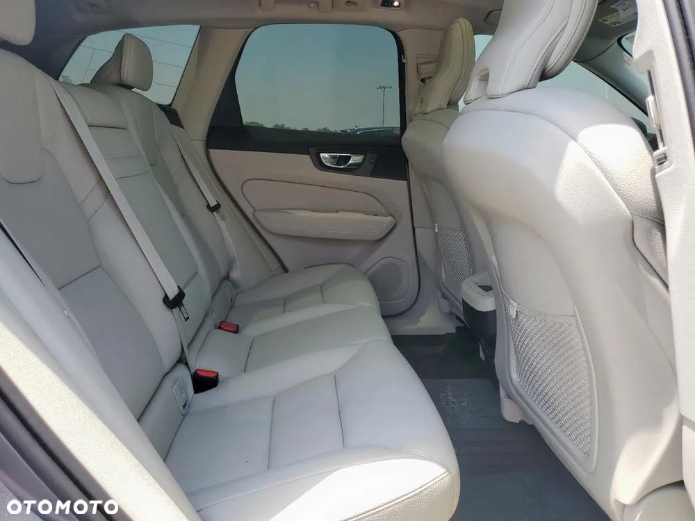 Volvo XC 60 T5 AWD Momentum - 12