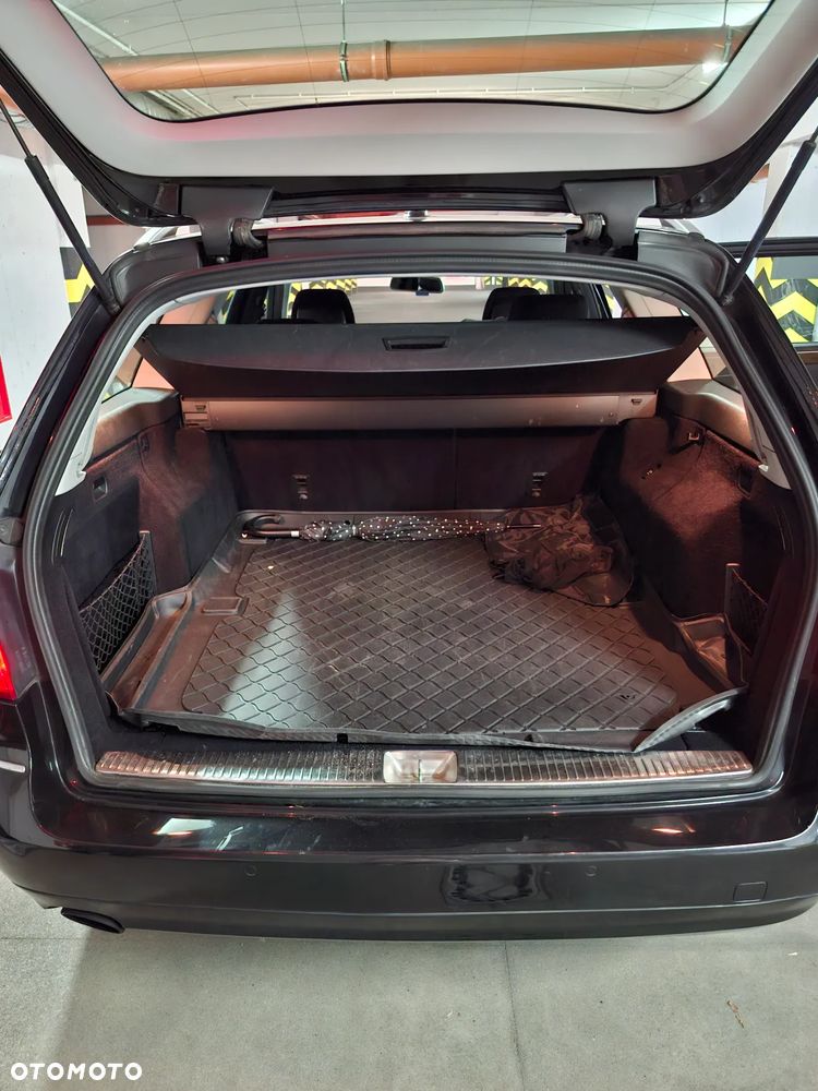 Mercedes-Benz Klasa E 200 T CGI BlueEFFICIENCY Automatik - 7