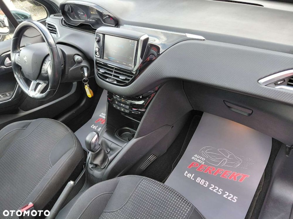 Peugeot 208 - 17