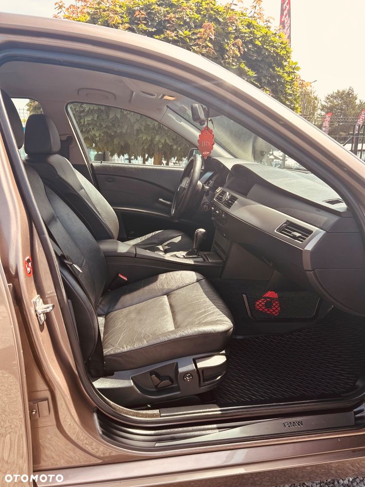 BMW Seria 5 525d - 7