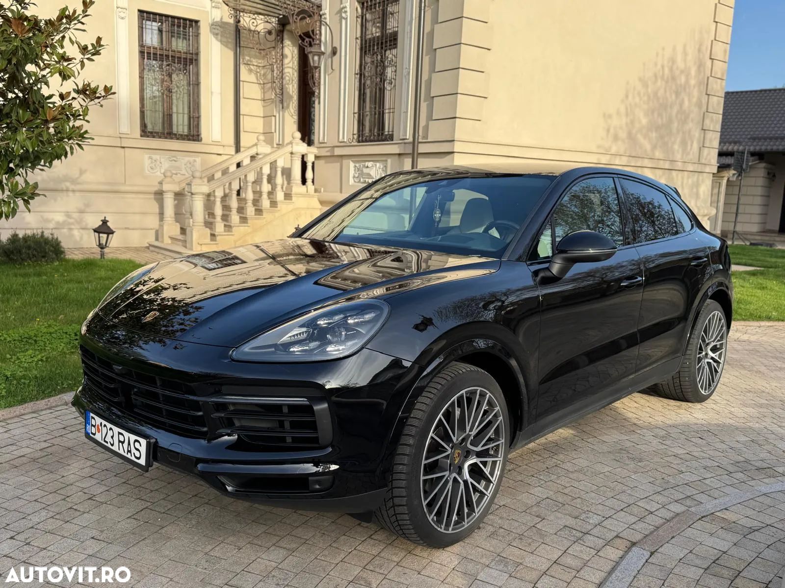 Porsche Cayenne - 1