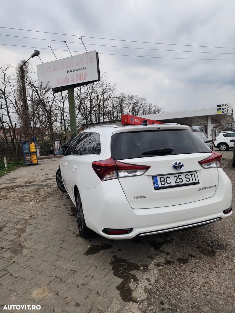 Toyota Auris 1.8 L VVT-i HSD Sol - 4