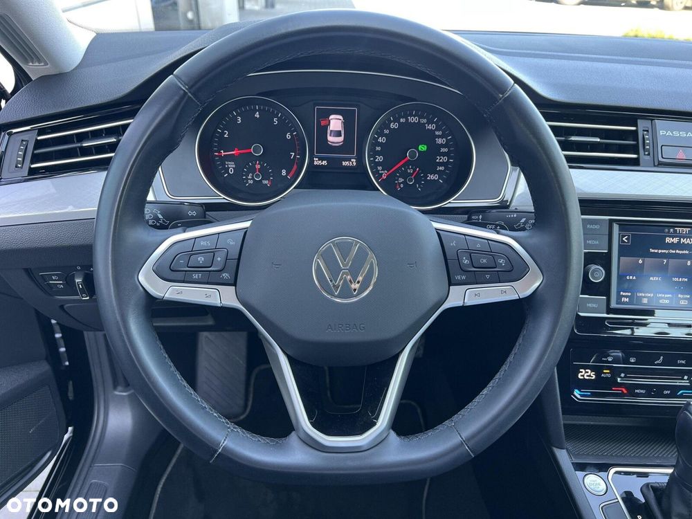 Volkswagen Passat - 16