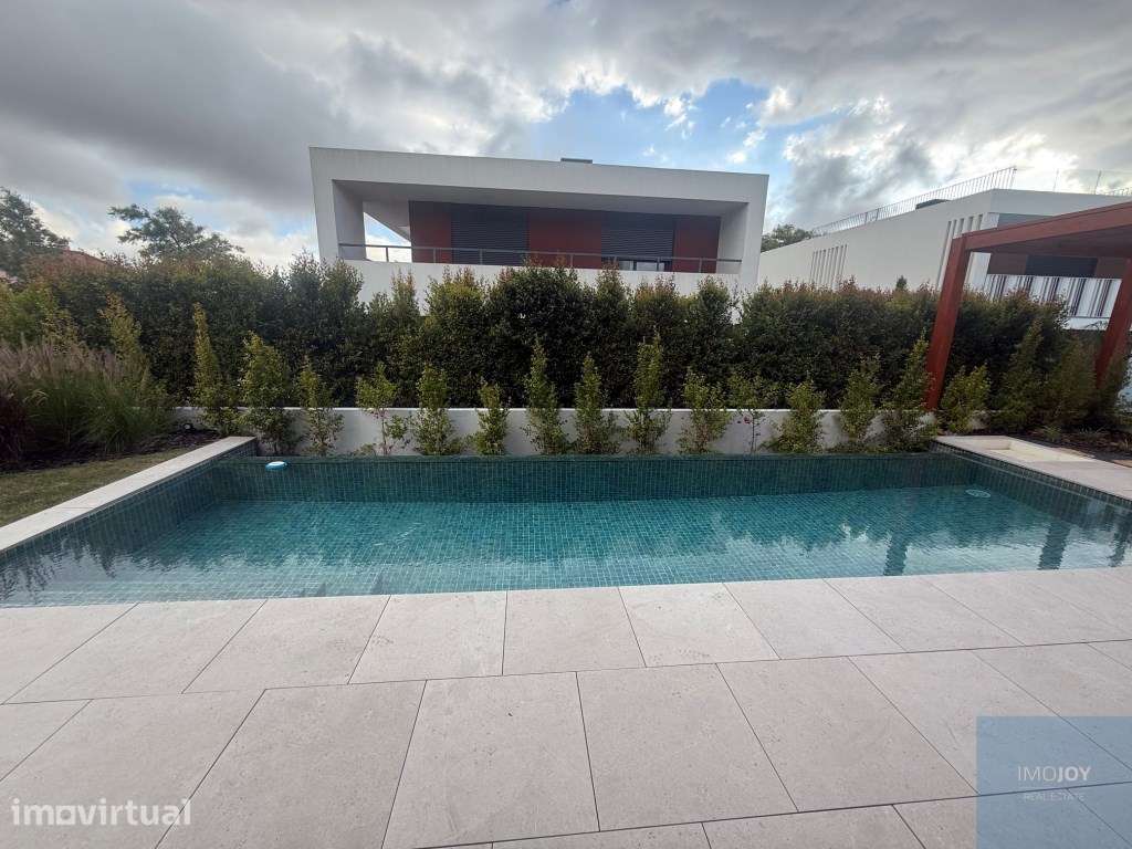 Moradia T3 com Piscina, Jardim e Acabamentos de Excelência em Sintra - Grande imagem: 3/44