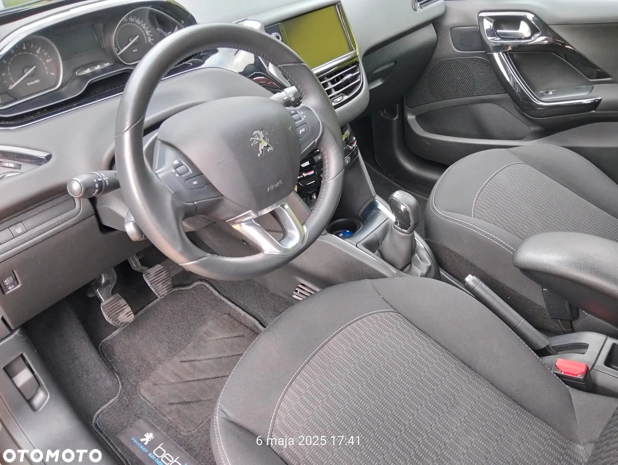 Peugeot 208 - 14