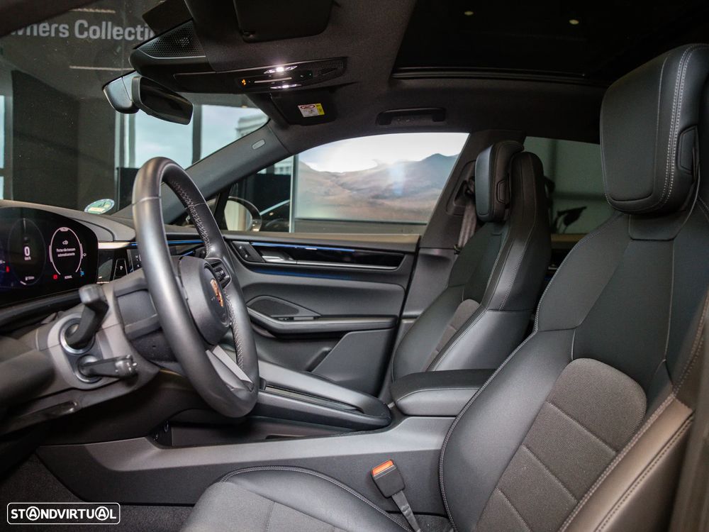 Porsche Macan Electric 4 - 21