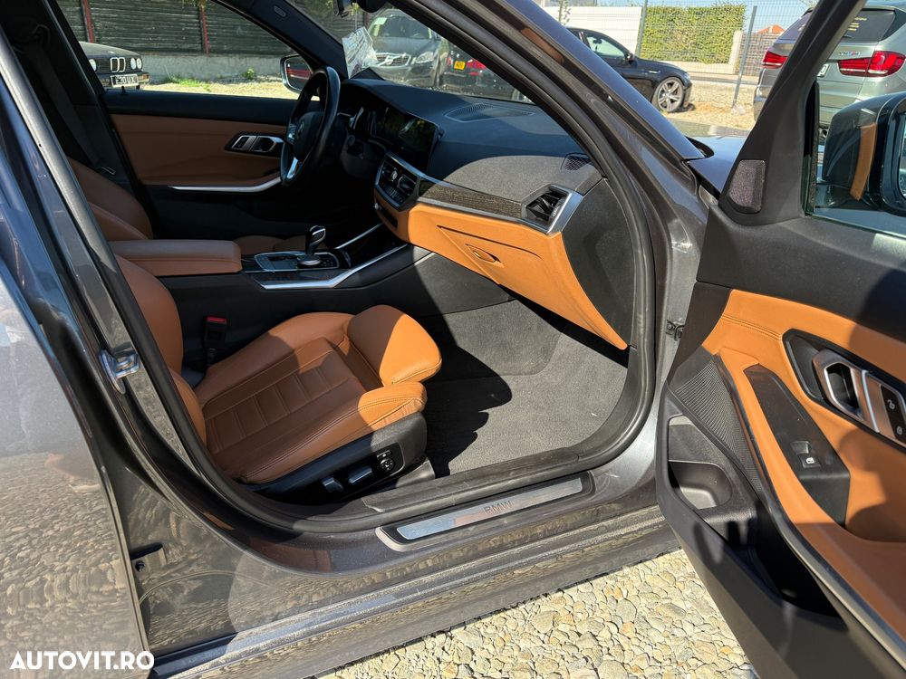 BMW Seria 3 330i xDrive AT - 12