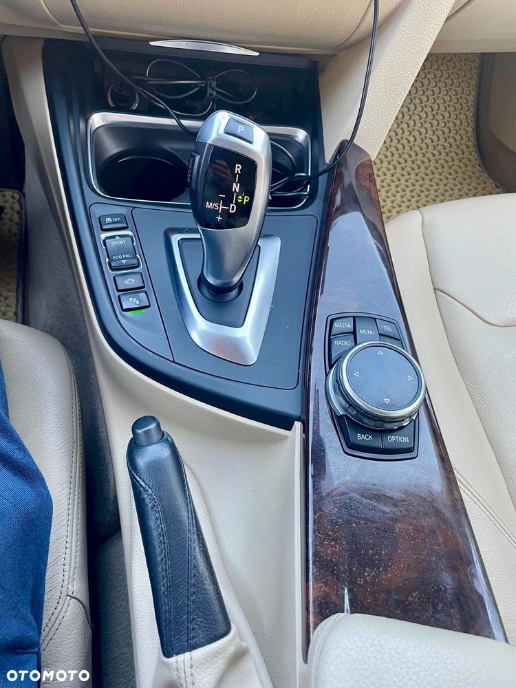 BMW Seria 3 320d Touring Efficient Dynamics Edition - 9