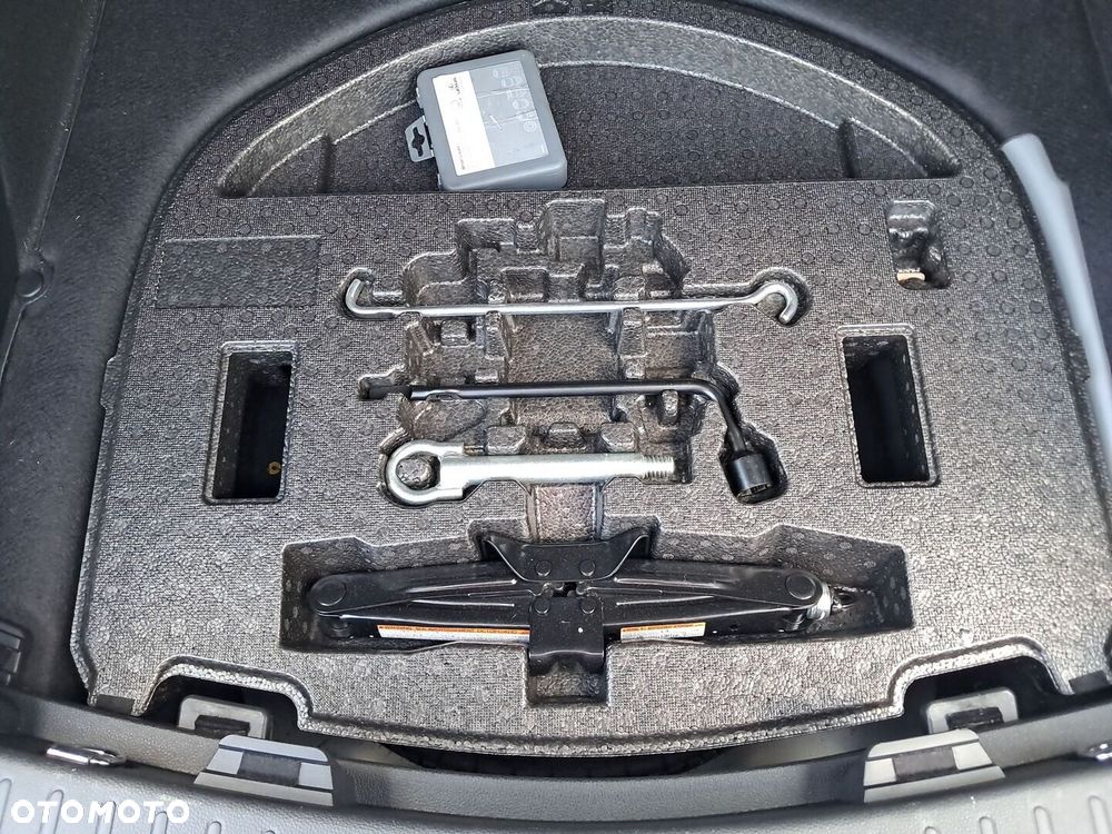 Toyota Corolla 2.0 Hybrid Comfort - 25