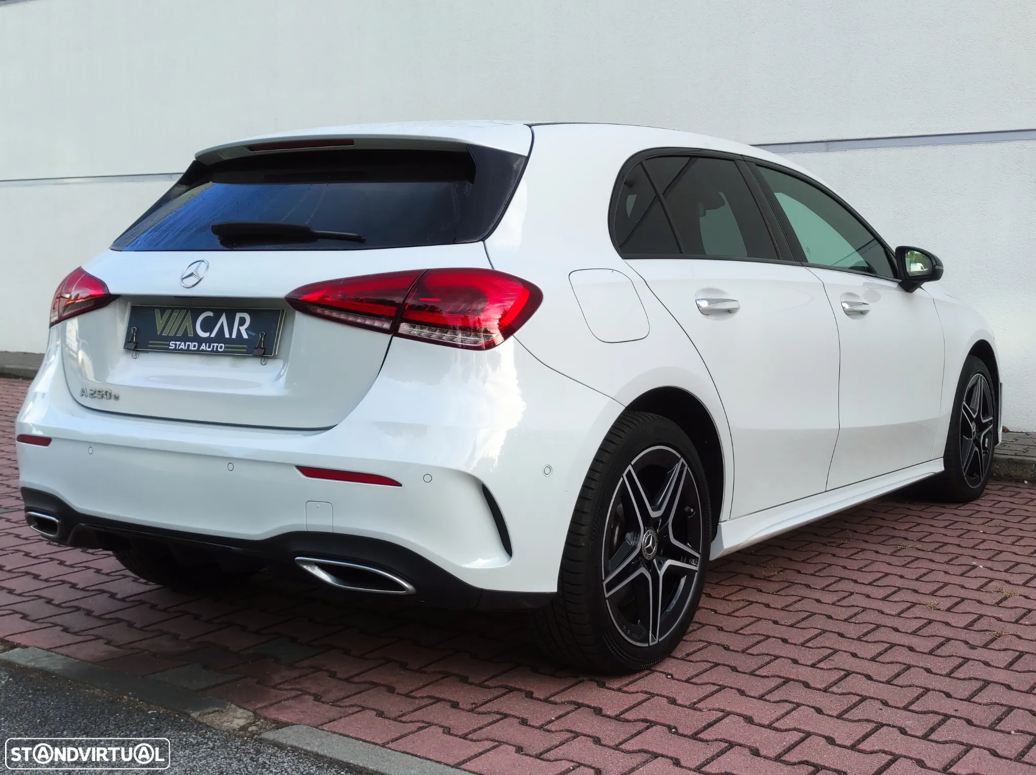 Mercedes-Benz A 250 e AMG Line - 12