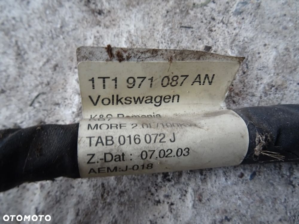 INSTALACJA PRZEWODY POD MASKĘ WIĄZKA KOMORY SILNIKA 2,0 TDI AZV VW TOURAN - 3