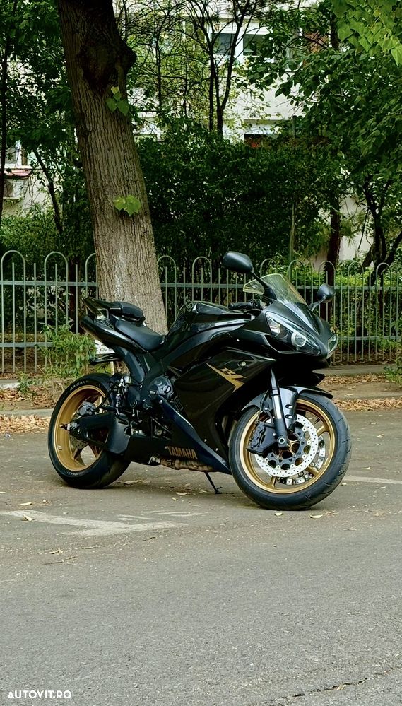 Yamaha YZF 1000 R1 - 1