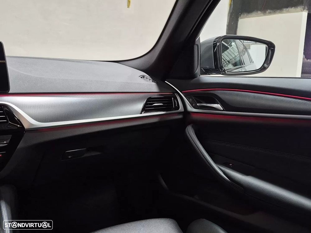 BMW 530 e Pack Desportivo M - 36
