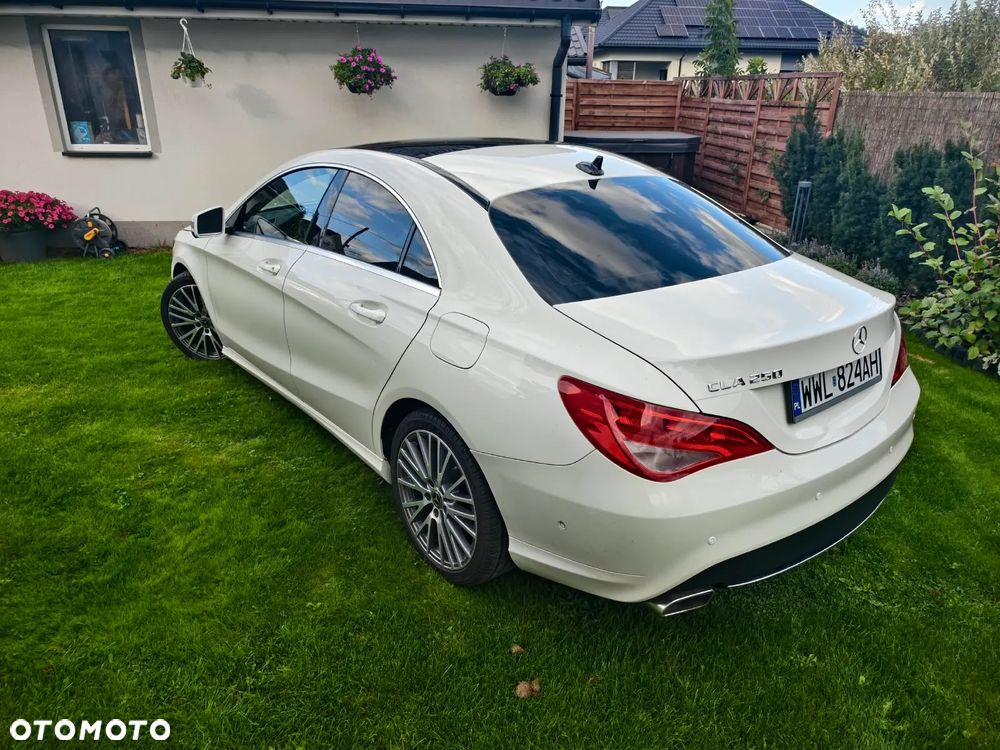 Mercedes-Benz CLA 250 7G-DCT - 7