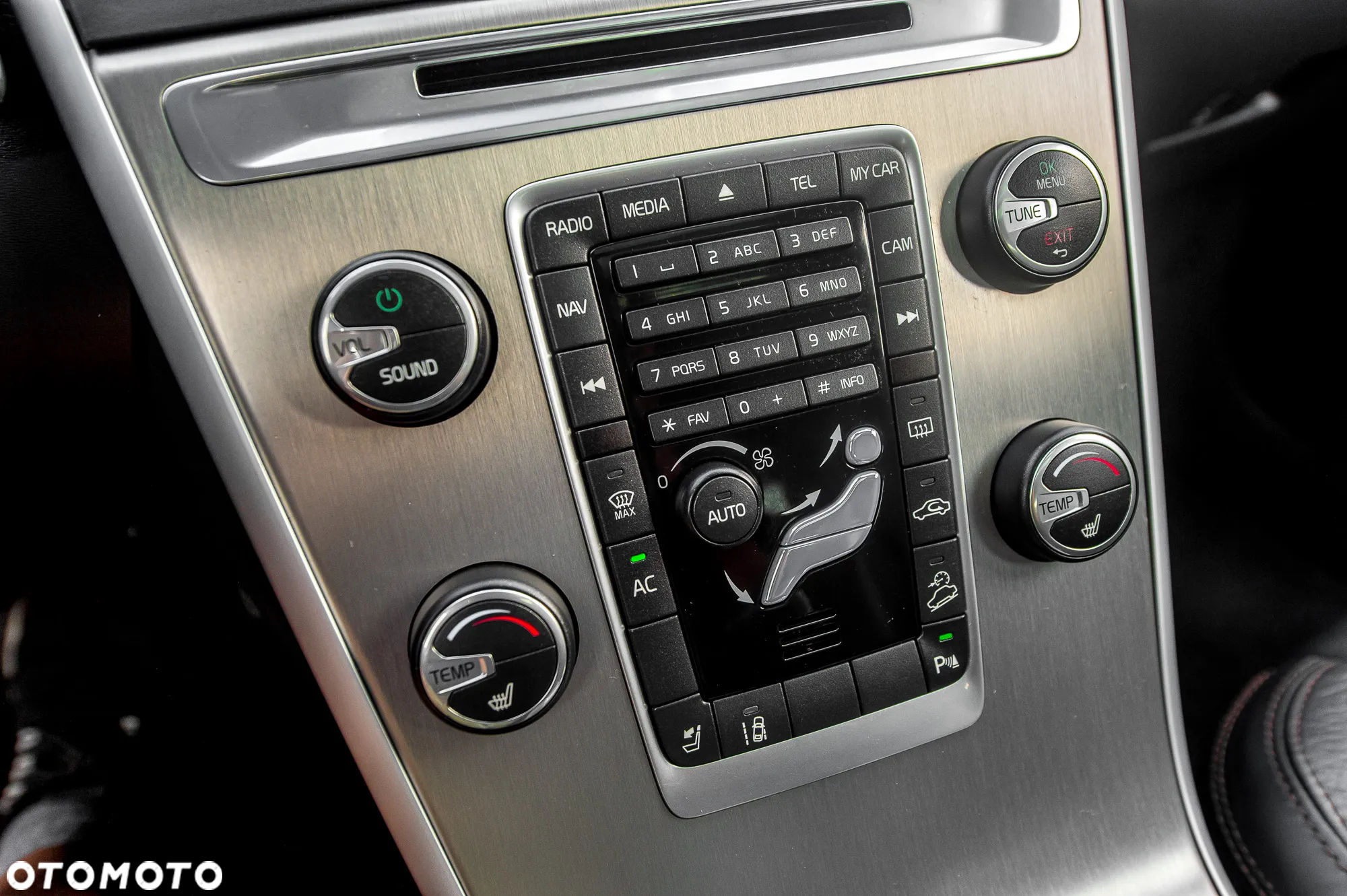 Volvo XC 60 D5 AWD RDesign - 33