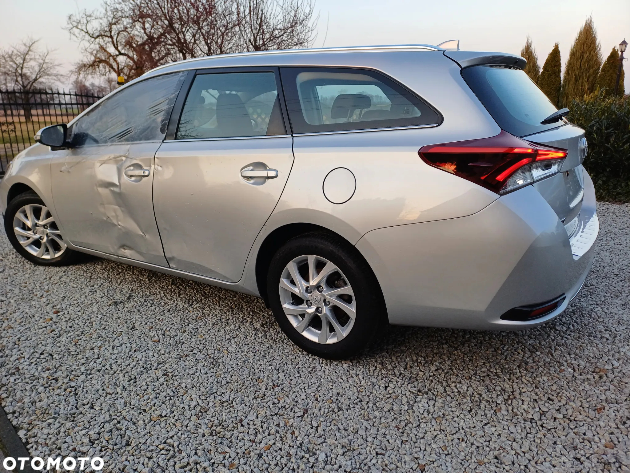 Toyota Auris 1.33 Dual-VVT-i Touring Sports - 12