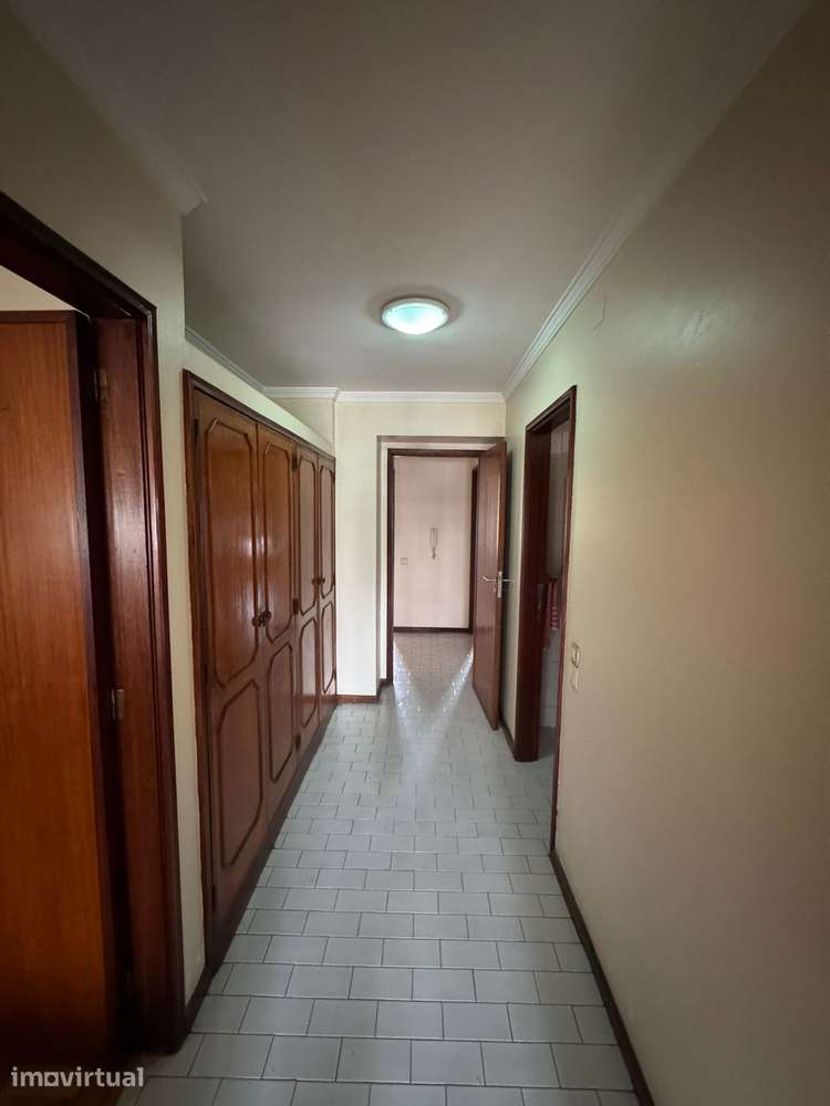 T2 com 83 m² àrea Bruta  a 150m paragem de  Metro João de Deus - Grande imagem: 5/20