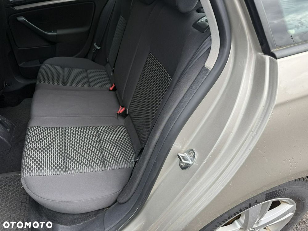 Volkswagen Golf - 5