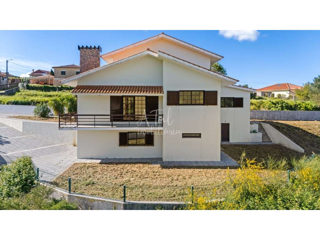 Moradia V4 Nova em Sopo com Grande Espaço Exterior! - Grande imagem: 2/60