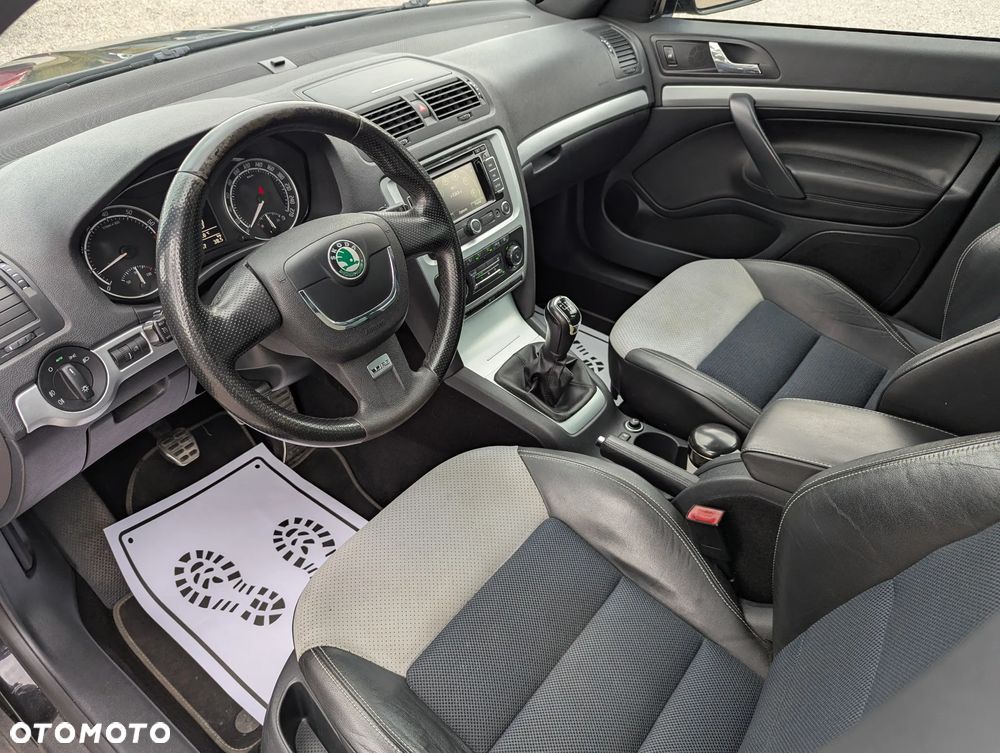 Skoda Octavia Combi 2.0 TSI RS - 9