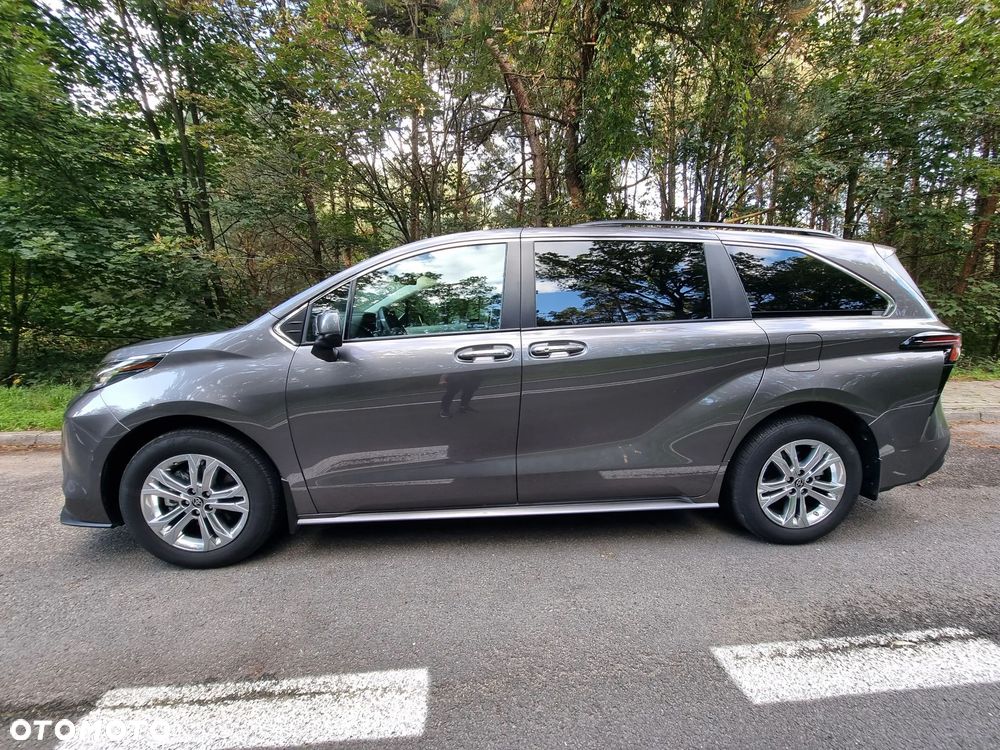 Toyota Sienna - 5