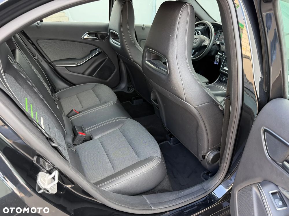 Mercedes-Benz Klasa A 180 7G-DCT StreetStyle - 18
