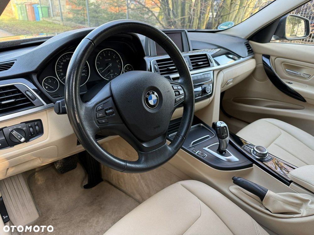 BMW Seria 3 320i Luxury Line - 31