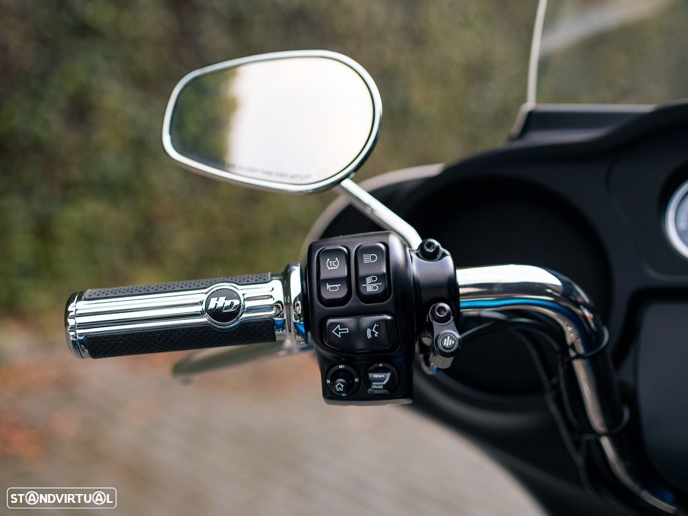 Harley-Davidson FLH ELECTRA GLIDE® REVIVAL™ - 24