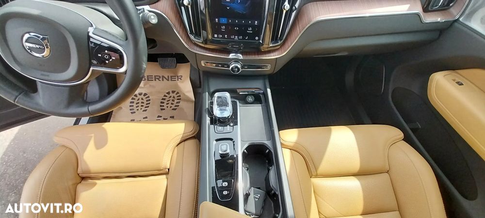 Volvo XC 60 B4 D AWD Ultimate Dark - 16