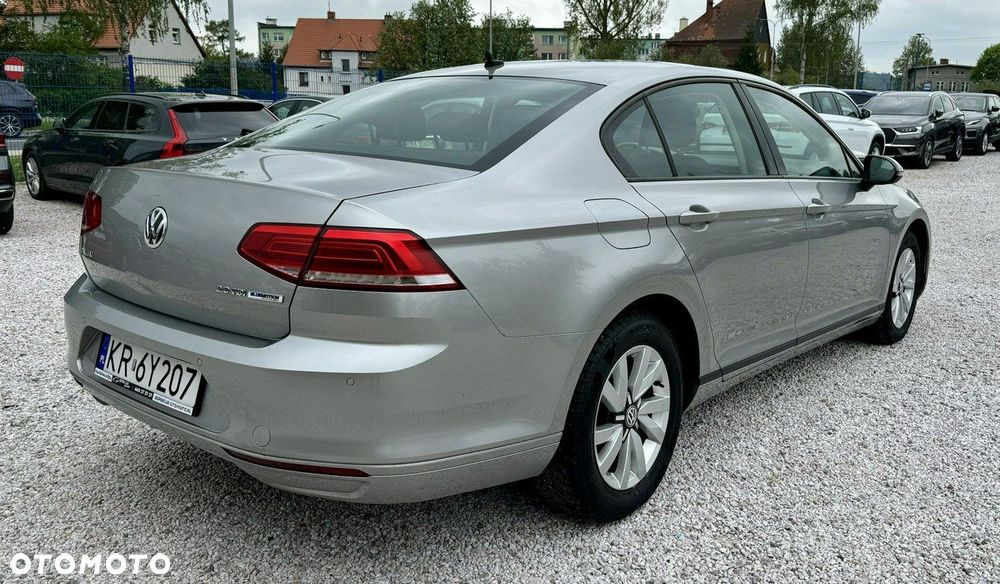 Volkswagen Passat - 4