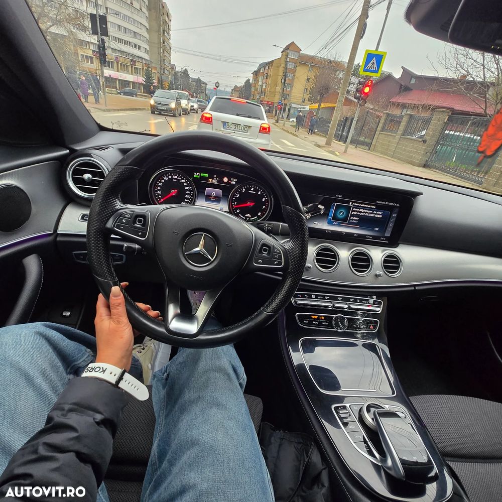 Mercedes-Benz E - 10