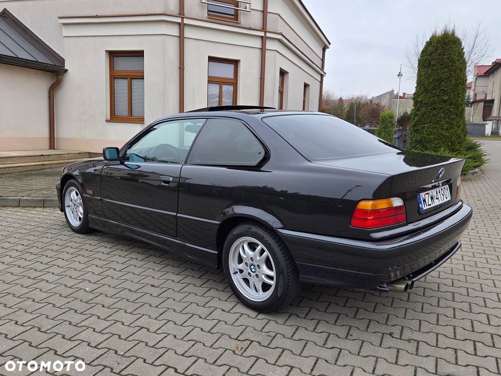 BMW Seria 3 323i - 4