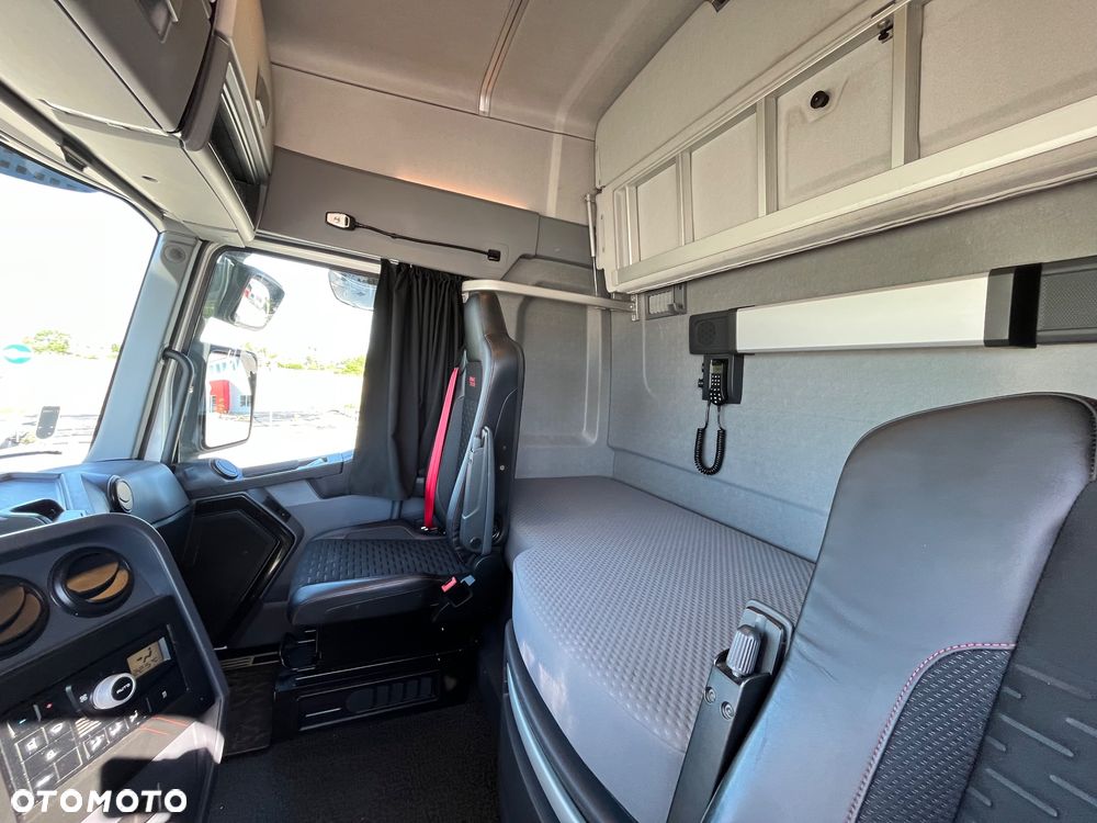 Renault T520 High Sleeper Cab - 13