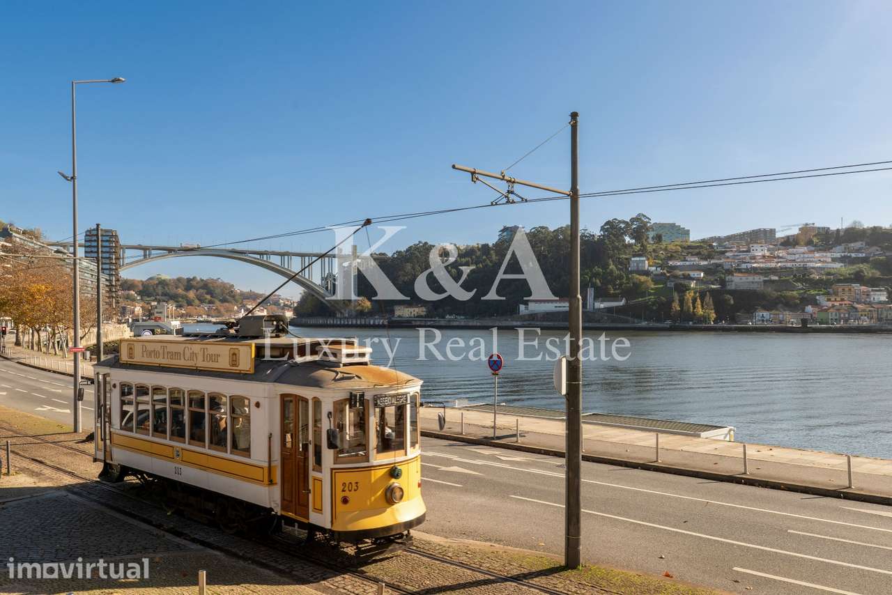 Moradia com potencial, próxima da Foz, com vistas sobre o Rio Douro - Grande imagem: 5/15