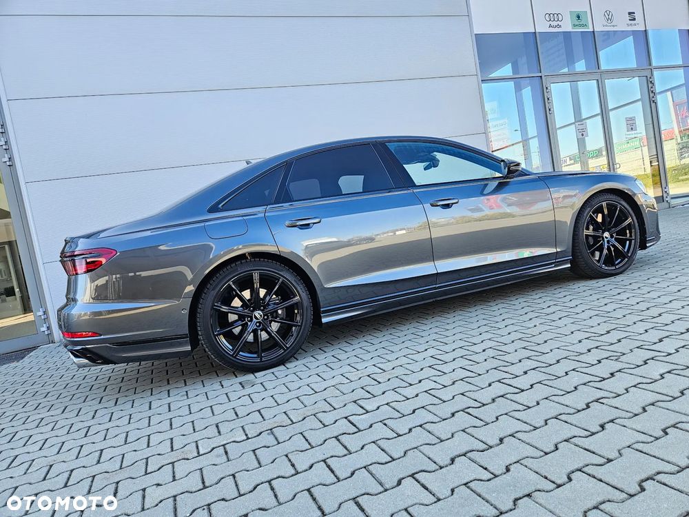 Audi S8 - 8