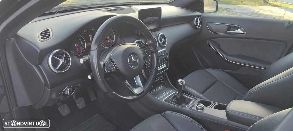 Mercedes-Benz A 180 d AMG Line - 15