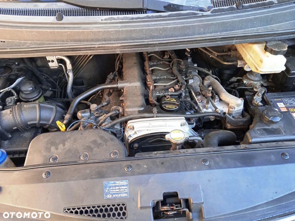 Na części Hyundai H1 II Wagon 2.5 CRDI 2010 lakier NBA silnik D4CBA skrzynia biegów GZ04 maska klapa drzwi przesuwne zderzak lampa błotnik fotel kanapa 7 miejsc szyba - 17
