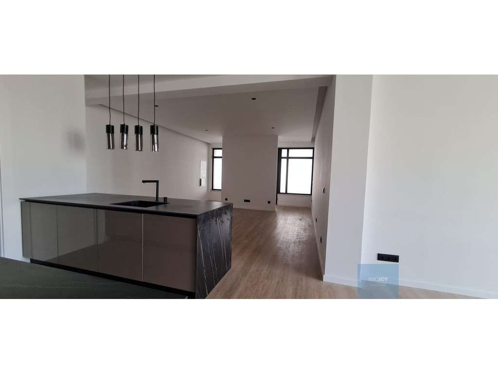 Apartamento T1 em Monte Abraão - Grande imagem: 2/18