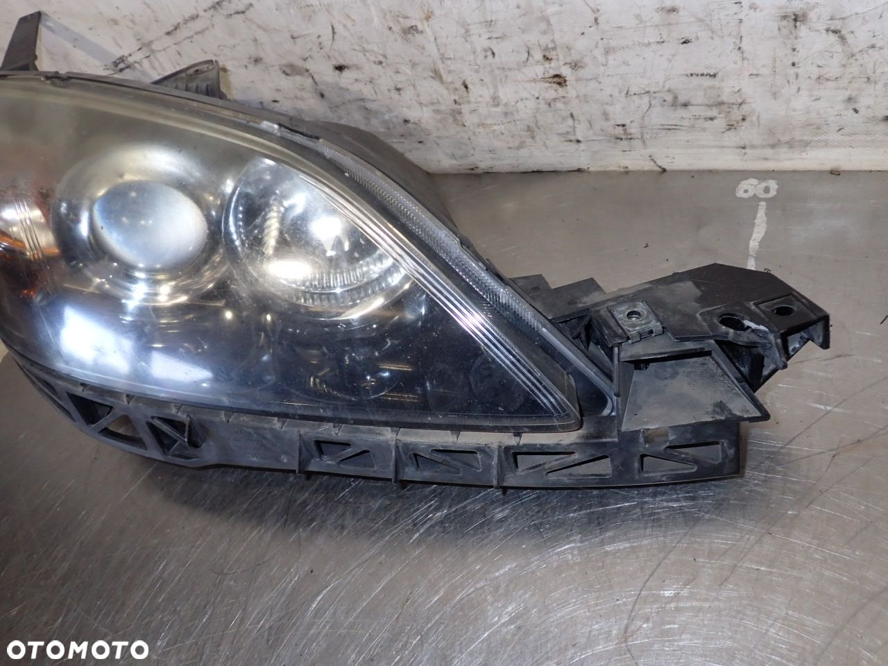 LAMPA PRAWA PRZEDNIA XENON MAZDA 3 1.6 - 2